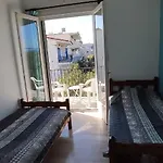 Apartament Vikos *